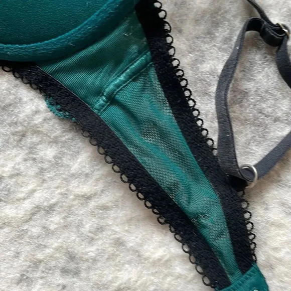 Victoria's Secret Dream Angels Lace Bra - Picture 15 of 16